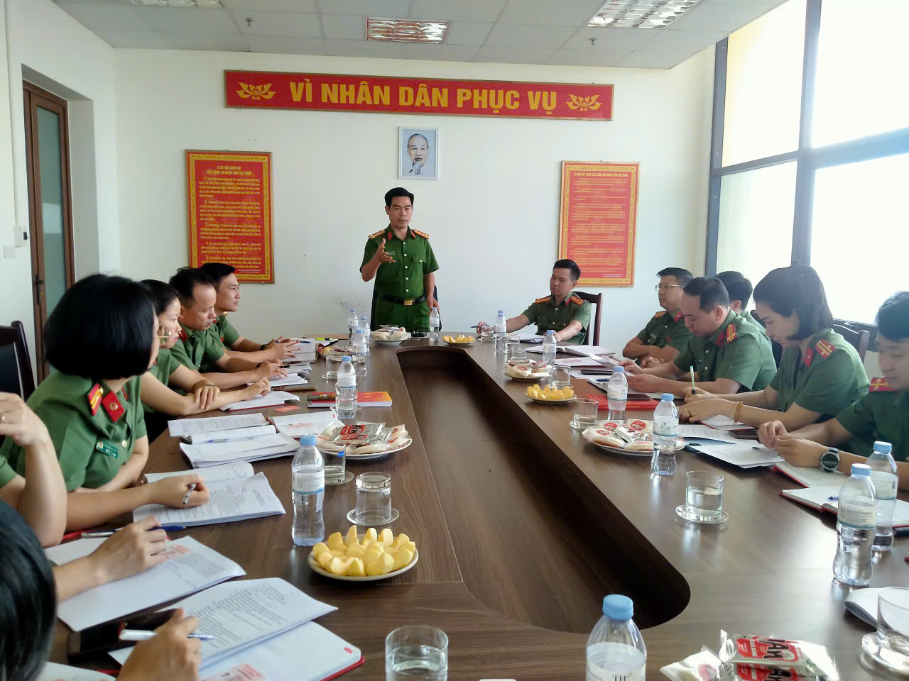 Đại tá Nguyễn Đức Thìn - Phó Giám đốc Công an thành phố dự và chỉ đạo sinh hoạt Chi bộ Đội hồ sơ nghiệp vụ Cảnh sát